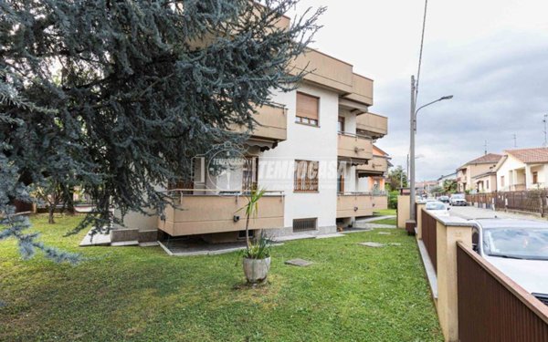 appartamento in vendita a Solaro in zona Villaggio Brollo