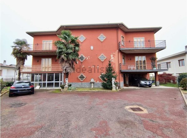 casa indipendente in vendita a Solaro