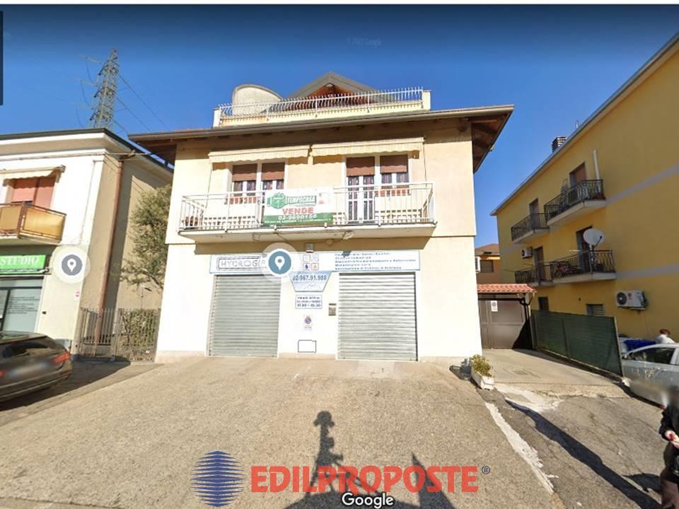 appartamento in vendita a Solaro in zona Villaggio Brollo