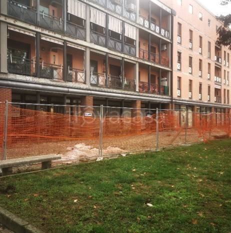 negozio in vendita a Solaro in zona Villaggio Brollo