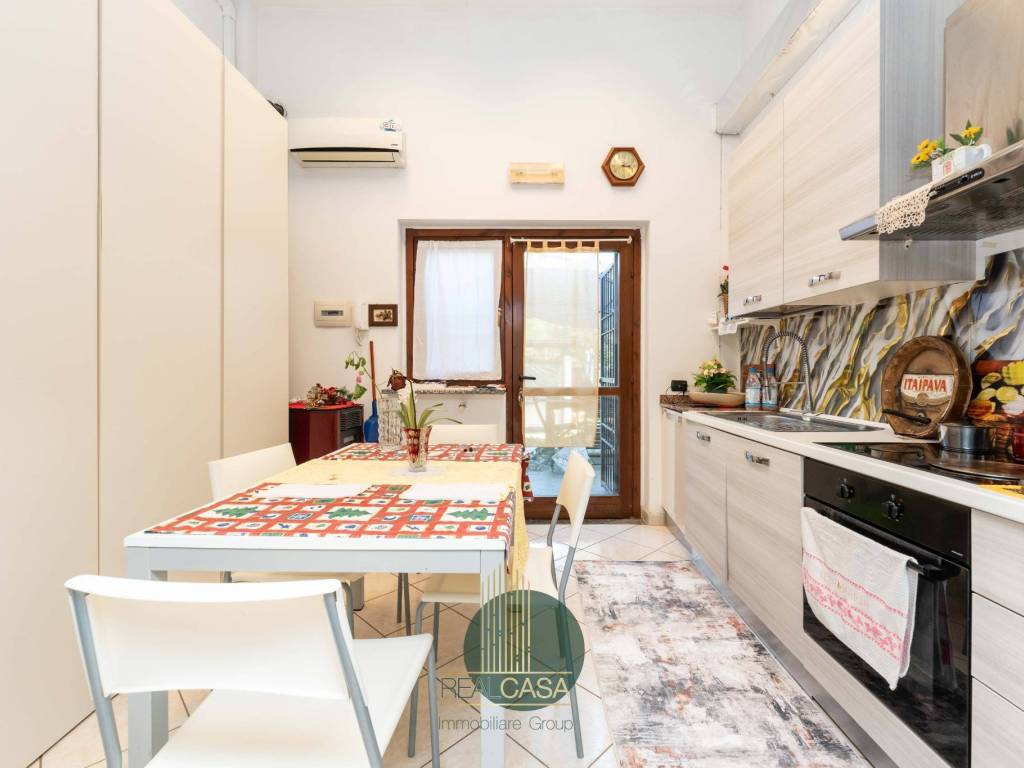 appartamento in vendita a Solaro in zona Villaggio Brollo
