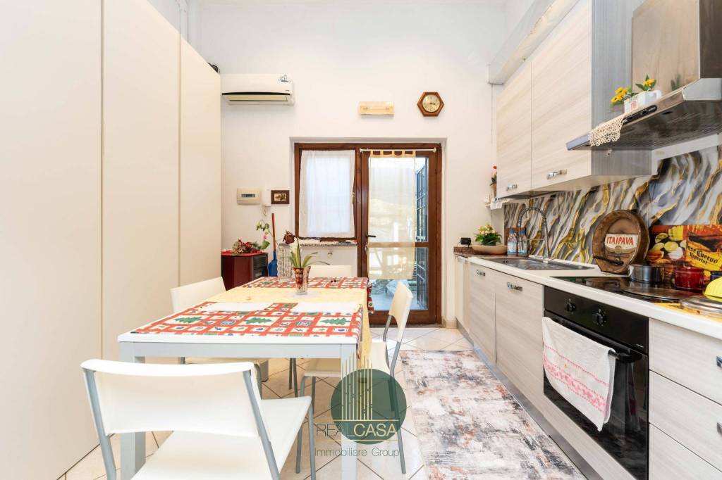 appartamento in vendita a Solaro in zona Villaggio Brollo
