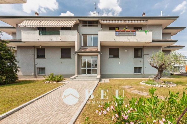 appartamento in vendita a Solaro in zona Villaggio Brollo