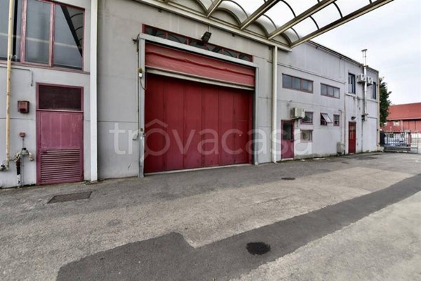 locale commerciale in vendita a Solaro in zona Villaggio Brollo