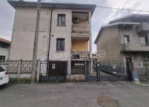 appartamento in vendita a Solaro in zona Villaggio Brollo