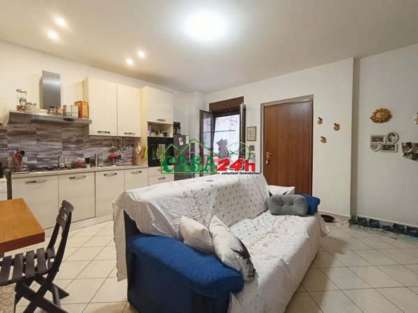appartamento in vendita a Solaro in zona Villaggio Brollo