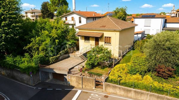 casa indipendente in vendita a Solaro