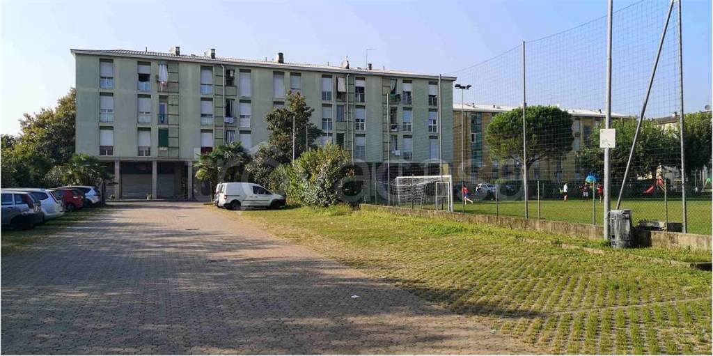 appartamento in vendita a Solaro in zona Villaggio Brollo