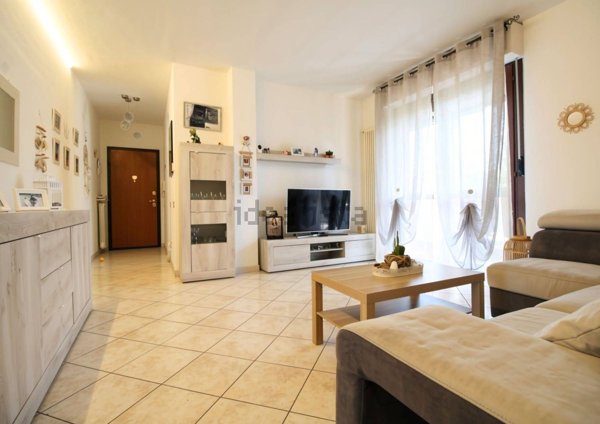 appartamento in vendita a Solaro in zona Villaggio Brollo