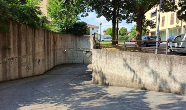 box auto in vendita a Solaro