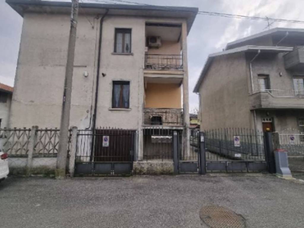 appartamento in vendita a Solaro in zona Villaggio Brollo
