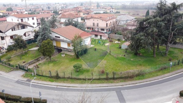 casa indipendente in vendita a Trezzano Rosa