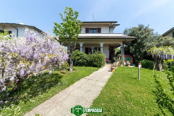 casa indipendente in vendita a Trezzano Rosa