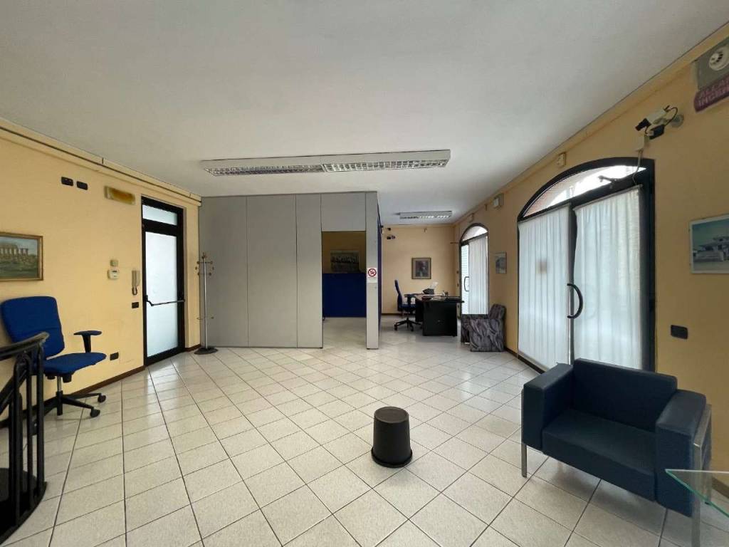 ufficio in vendita a Trezzano Rosa