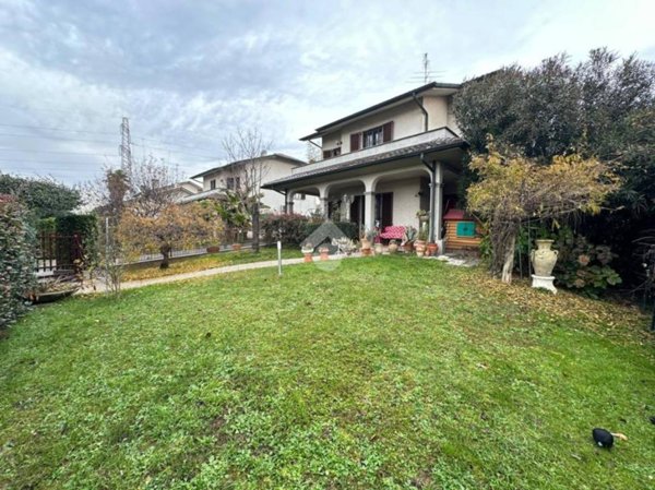 casa indipendente in vendita a Trezzano Rosa