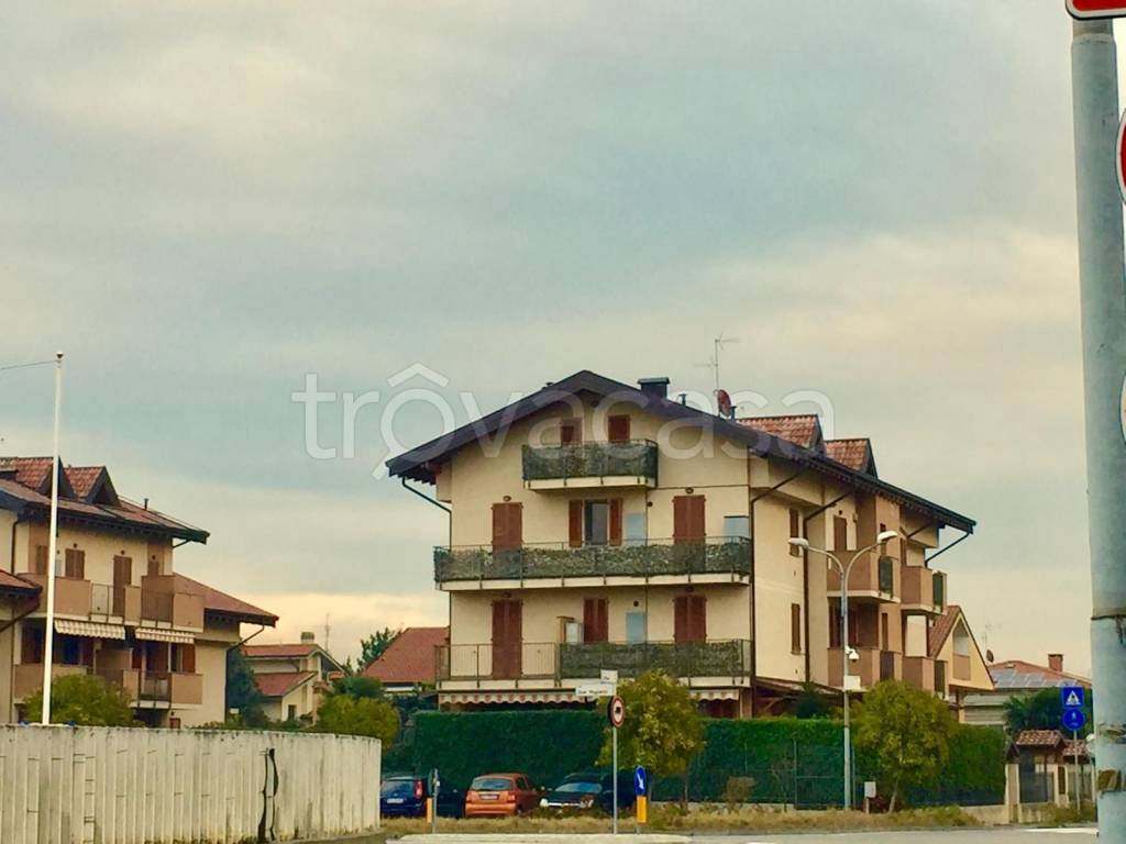appartamento in vendita a Trezzano Rosa