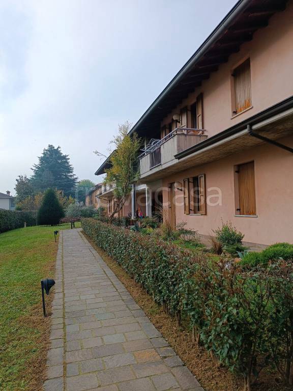 appartamento in vendita a Trezzano Rosa