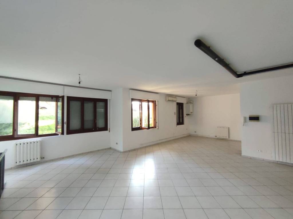 ufficio in vendita a Trezzano Rosa