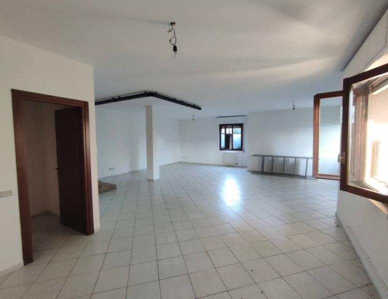 ufficio in vendita a Trezzano Rosa