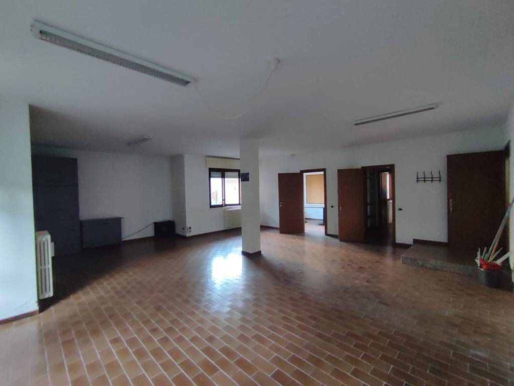 ufficio in vendita a Trezzano Rosa