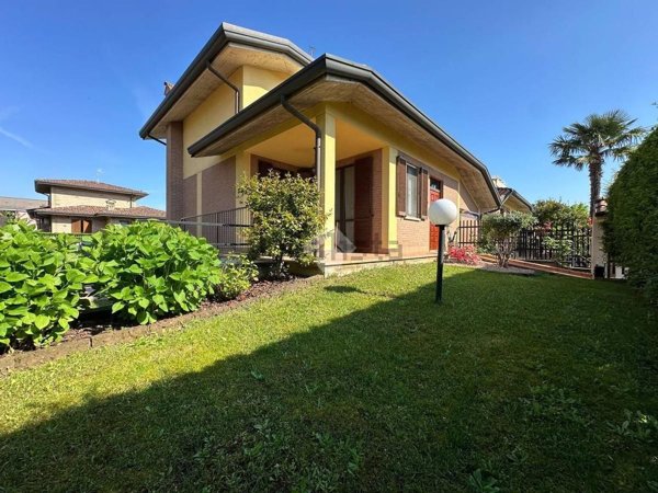 casa indipendente in vendita a Trezzano Rosa