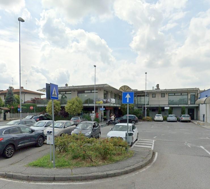 negozio in vendita a Trezzano Rosa