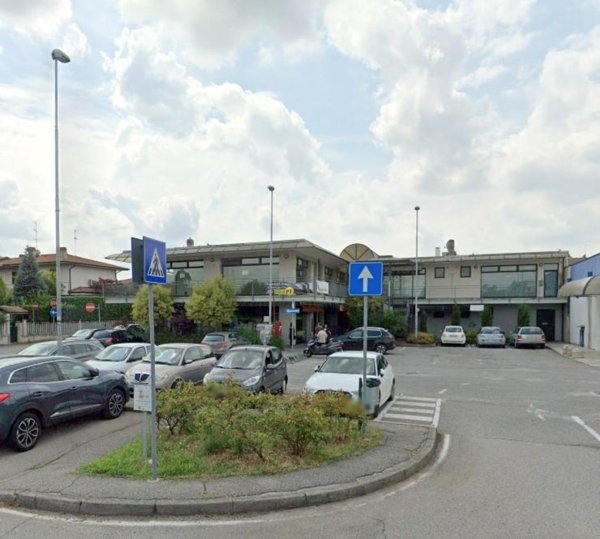 negozio in vendita a Trezzano Rosa