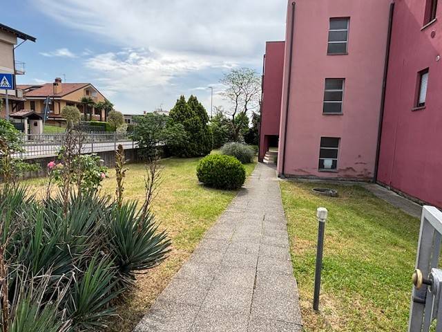 appartamento in vendita a Trezzano Rosa