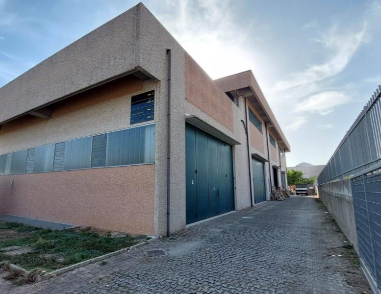 locale commerciale in vendita a Trezzano Rosa