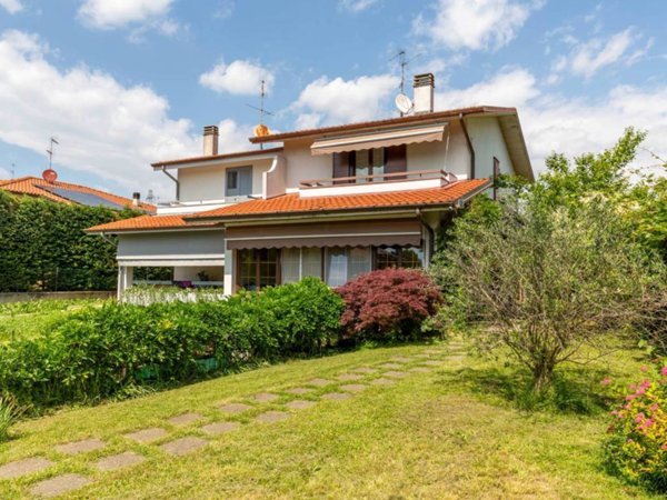 casa indipendente in vendita a Trezzano Rosa
