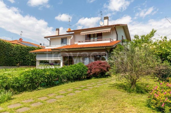 casa indipendente in vendita a Trezzano Rosa