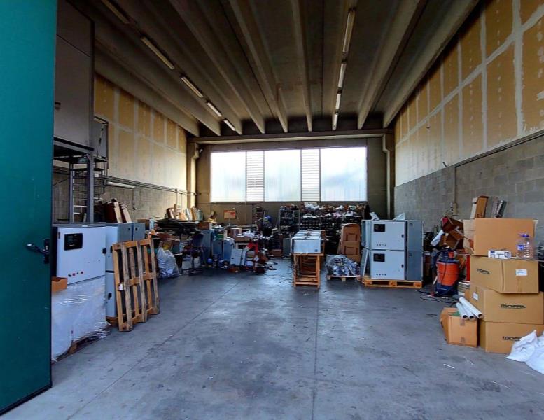 locale commerciale in vendita a Trezzano Rosa