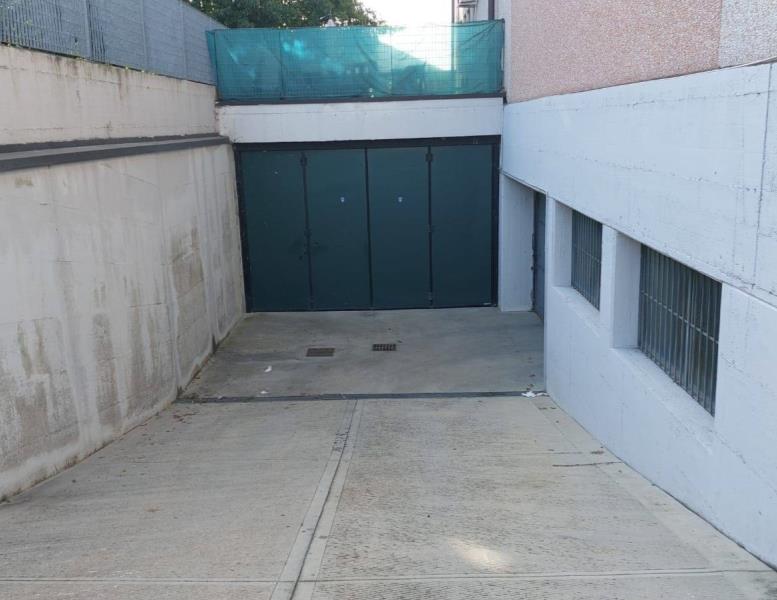 locale commerciale in vendita a Trezzano Rosa