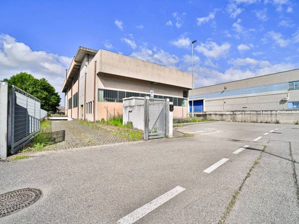 capannone in vendita a Trezzano Rosa