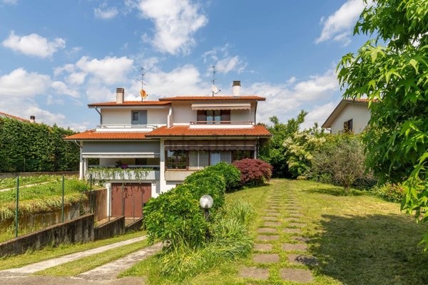 casa indipendente in vendita a Trezzano Rosa