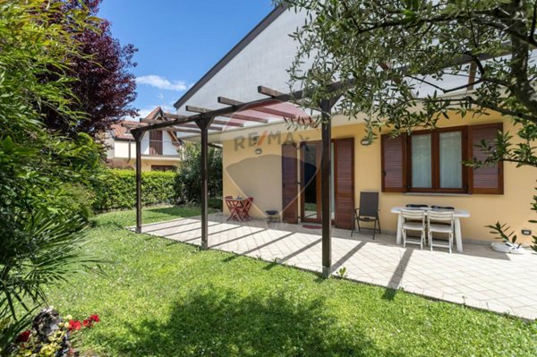 casa indipendente in vendita a Trezzano Rosa