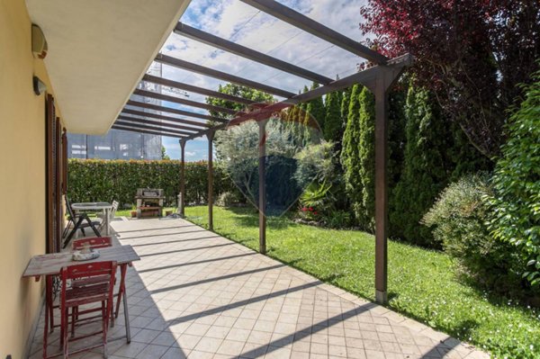casa indipendente in vendita a Trezzano Rosa