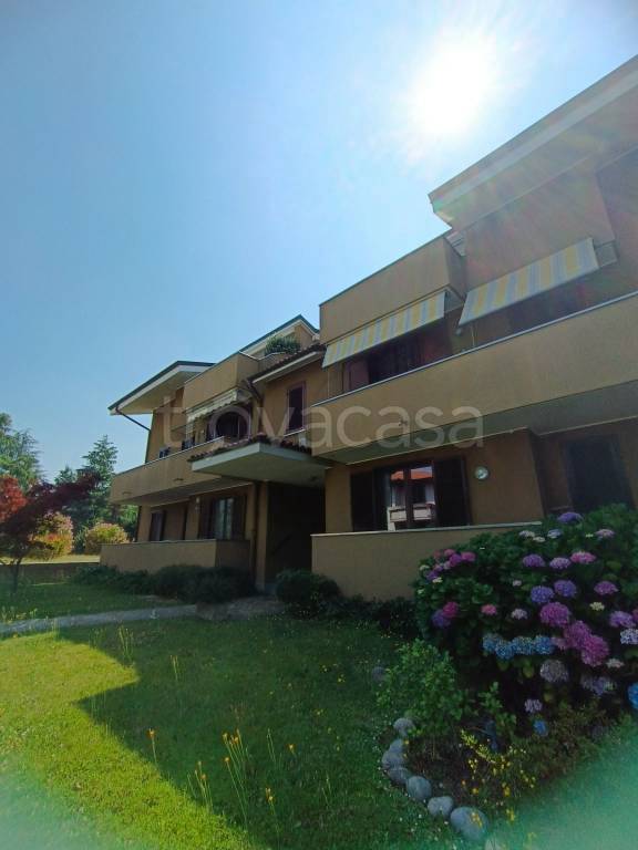 appartamento in vendita a Trezzano Rosa
