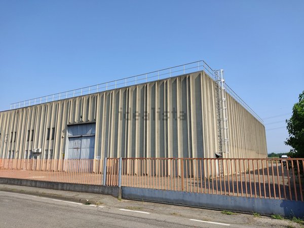 capannone in vendita a Trezzano Rosa