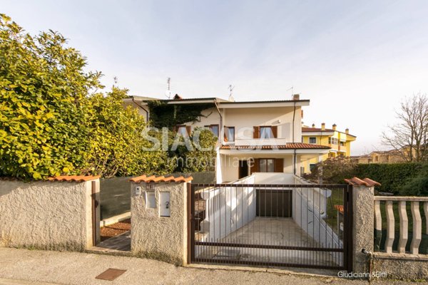 casa indipendente in vendita a Trezzano Rosa