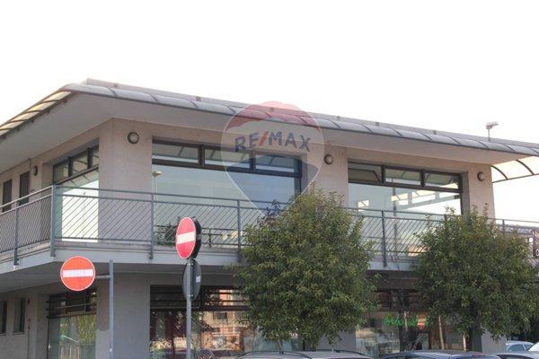 negozio in vendita a Trezzano Rosa