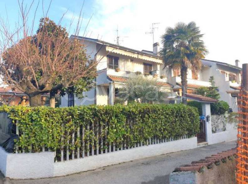 casa indipendente in vendita a Trezzano Rosa