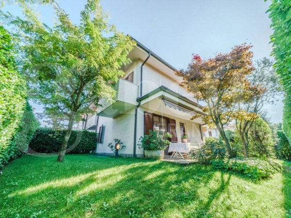 casa indipendente in vendita a Trezzano Rosa