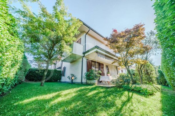 casa indipendente in vendita a Trezzano Rosa