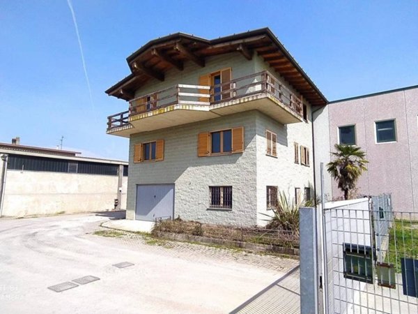 locale commerciale in vendita a Trezzano Rosa