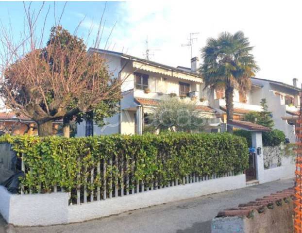 casa indipendente in vendita a Trezzano Rosa