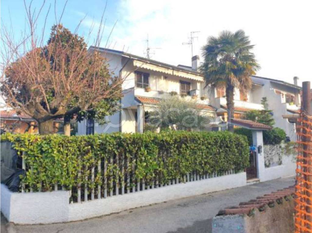 casa indipendente in vendita a Trezzano Rosa