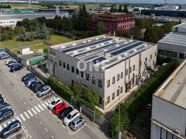 capannone in vendita a Trezzano Rosa