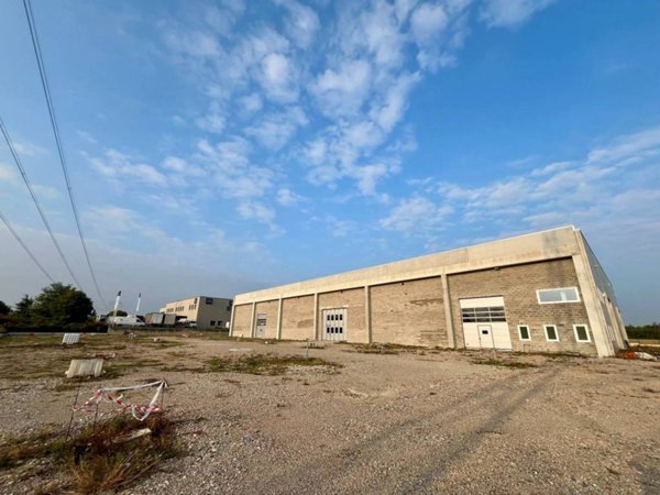 capannone in vendita a Trezzano Rosa