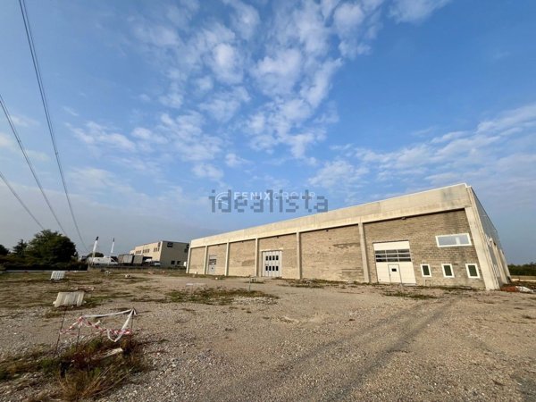 capannone in vendita a Trezzano Rosa